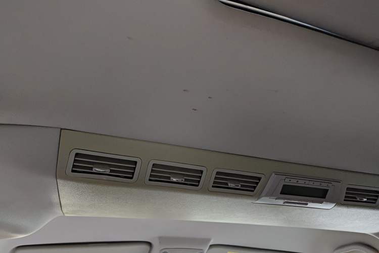 Used JAC Group Refine M5 2013 2.0T Gasoline Automatic Business Edition Headliner