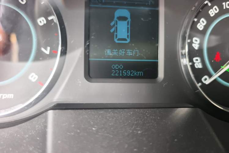 Used JAC Group Refine M5 2013 2.0T Gasoline Manual Business Edition Odometer Close Up