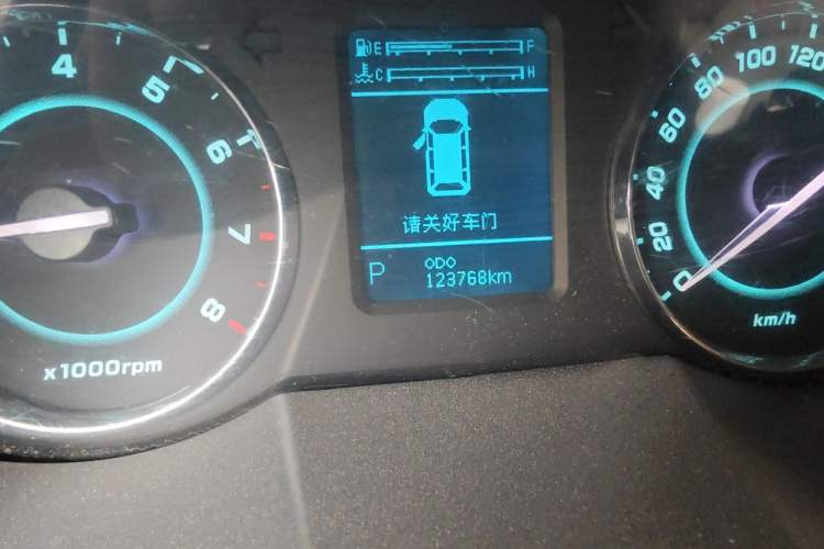 Used JAC Group Refine M5 2013 2.0T Gasoline Automatic Business Edition Odometer Close Up