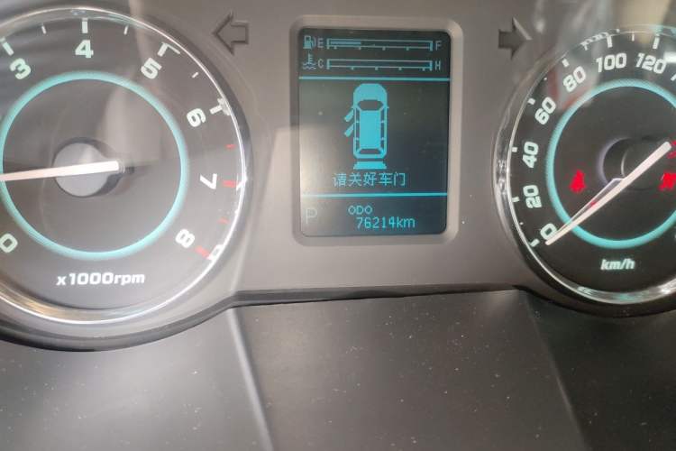 Used JAC Group Refine M5 2013 2.0T Gasoline Automatic Business Edition Odometer Close Up