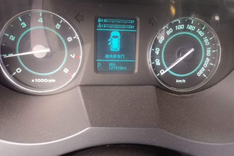 Used JAC Group Refine M5 2013 2.0T Gasoline Automatic Business Edition Odometer Close Up