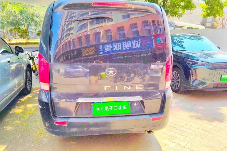 Used JAC Group Refine M5 2013 2.0T Gasoline Manual Business Edition Rear