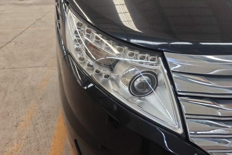 Used JAC Group Refine M5 2013 2.0T Gasoline Automatic Business Edition Right Front Headlight