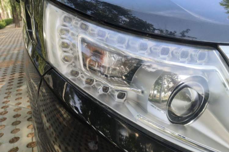 Used JAC Group Refine M5 2013 2.0T Gasoline Automatic Business Edition Right Front Headlight