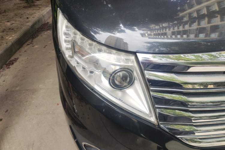 Used JAC Group Refine M5 2013 2.0T Gasoline Automatic Business Edition Right Front Headlight