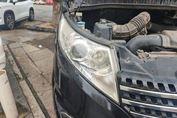 Used JAC Group Refine M5 2013 2.0T Gasoline Automatic Business Edition Right Front Headlight