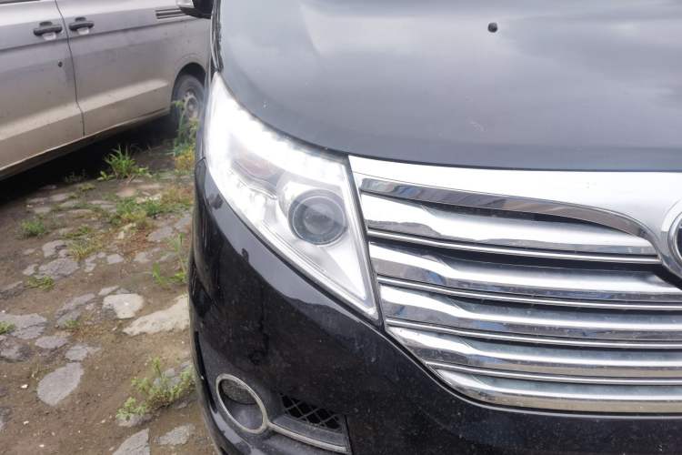 Used JAC Group Refine M5 2013 2.0T Gasoline Automatic Business Edition Right Front Headlight