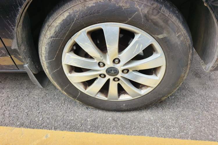Used JAC Group Refine M5 2013 2.0T Gasoline Manual Business Edition Right Front Wheel Hub