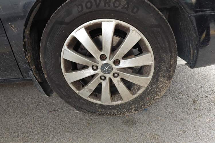 Used JAC Group Refine M5 2013 2.0T Gasoline Automatic Business Edition Right Front Wheel Hub