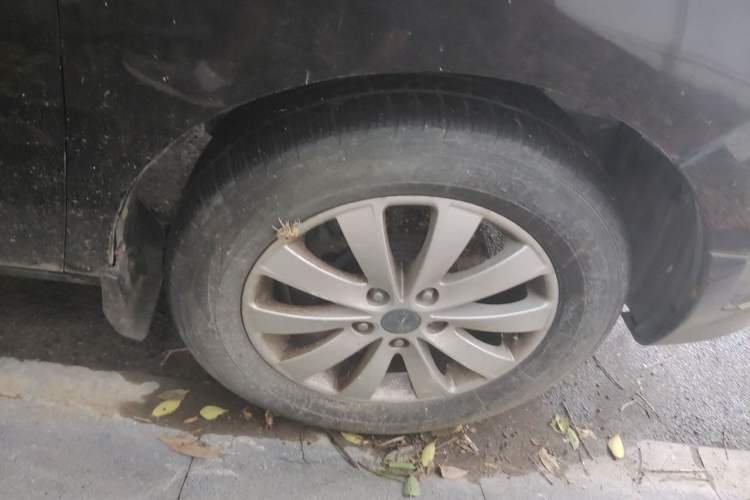 Used JAC Group Refine M5 2013 2.0T Gasoline Automatic Business Edition Right Front Wheel Hub