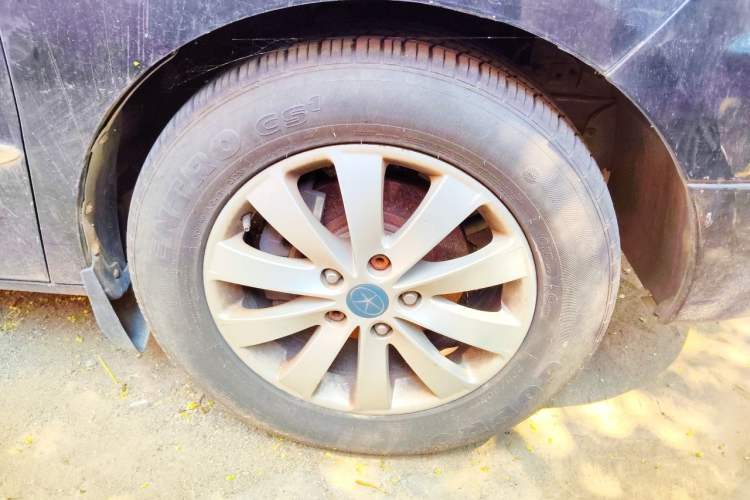 Used JAC Group Refine M5 2013 2.0T Gasoline Manual Business Edition Right Front Wheel Hub