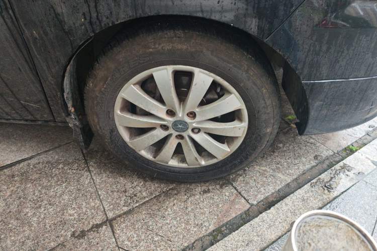 Used JAC Group Refine M5 2013 2.0T Gasoline Automatic Business Edition Right Front Wheel Hub