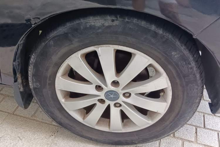 Used JAC Group Refine M5 2013 2.0T Gasoline Automatic Business Edition Right Front Wheel Hub