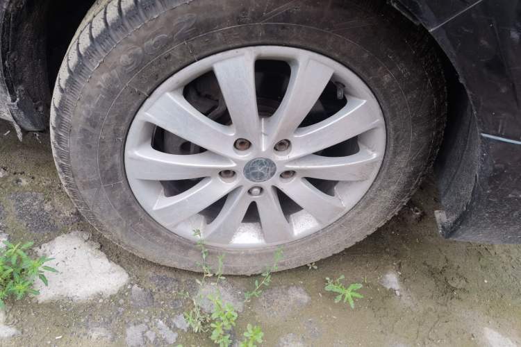 Used JAC Group Refine M5 2013 2.0T Gasoline Automatic Business Edition Right Front Wheel Hub