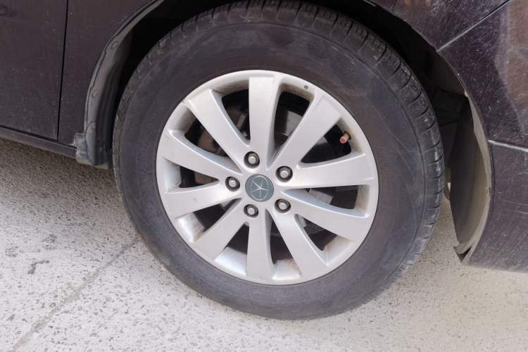 Used JAC Group Refine M5 2013 2.0T Gasoline Automatic Business Edition Right Front Wheel Hub