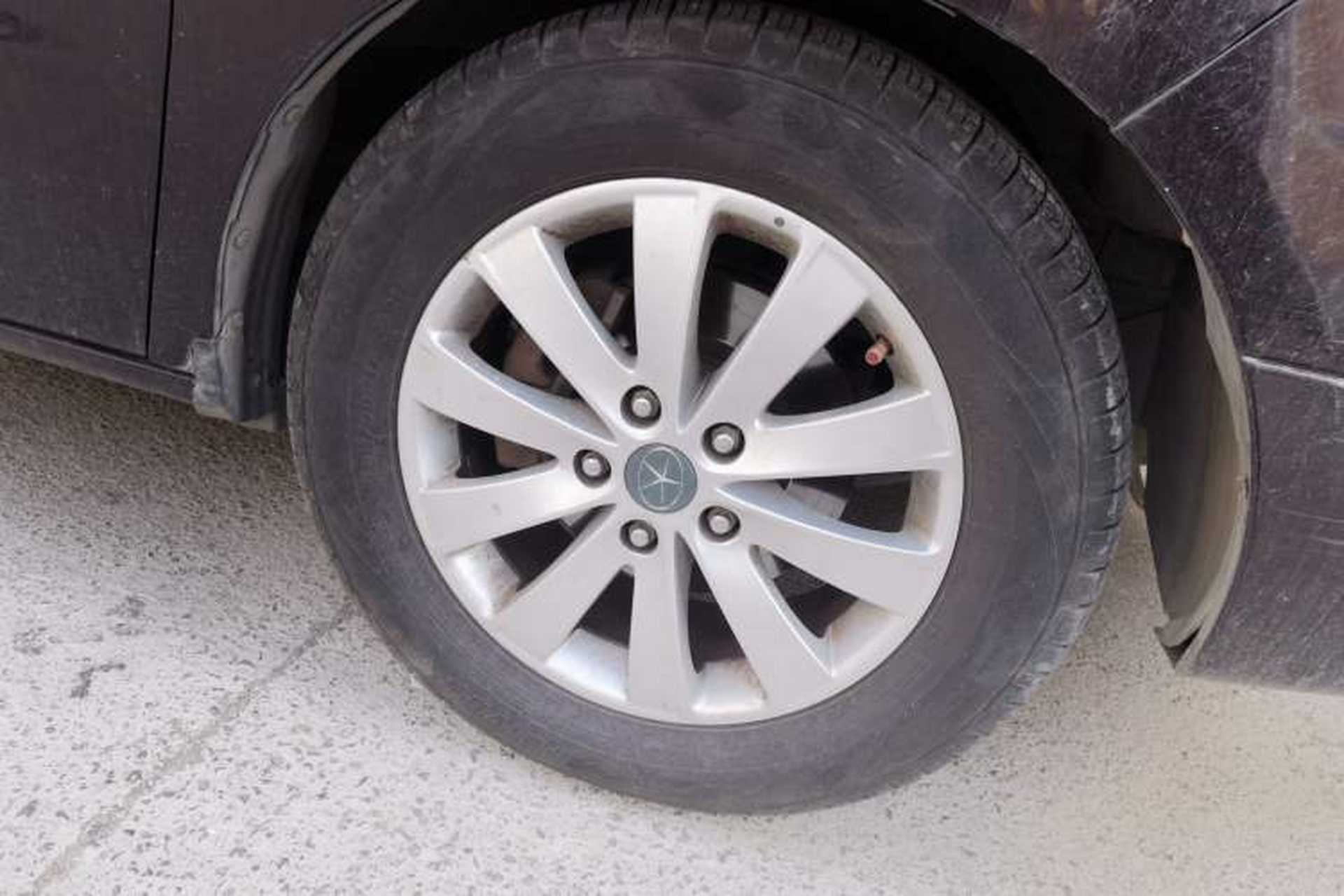 Used JAC Group Refine M5 2013 2.0T Gasoline Automatic Business Edition Right Front Wheel Hub