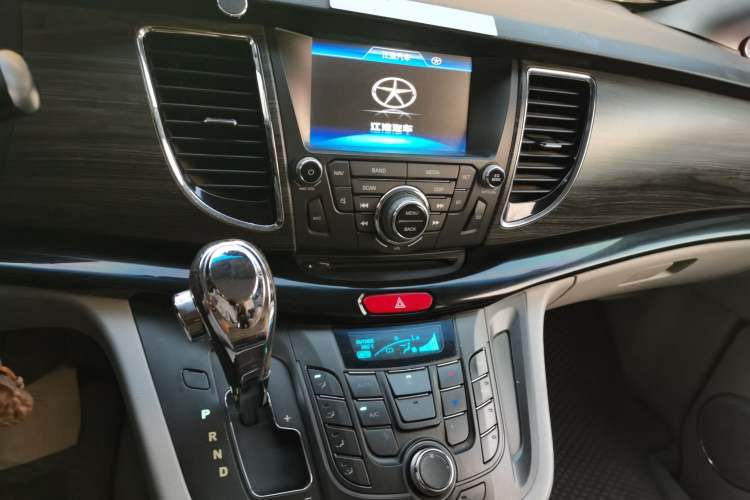Used JAC Group Refine M5 2013 2.0T Gasoline Automatic Business Edition Audio And AC Panel