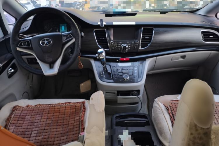 Used JAC Group Refine M5 2013 2.0T Gasoline Automatic Business Edition Center Console