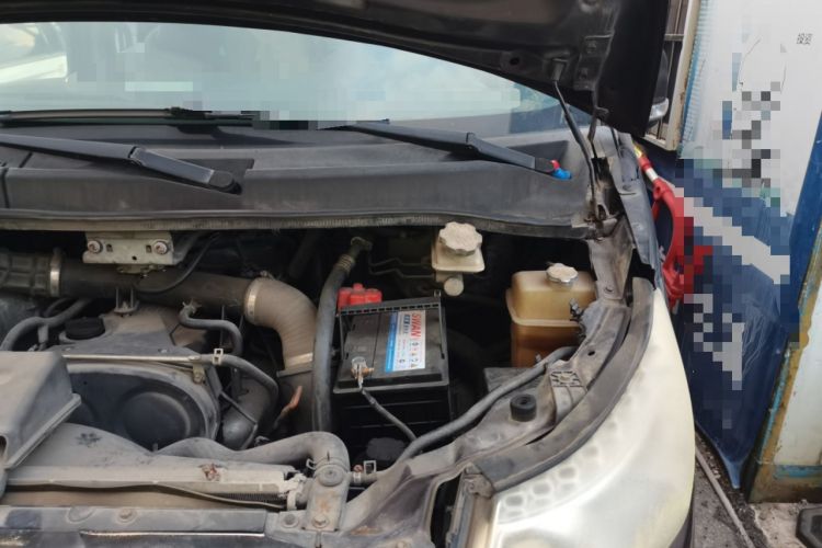 Used JAC Group Refine M5 2013 2.0T Gasoline Automatic Business Edition Engine Bay Left