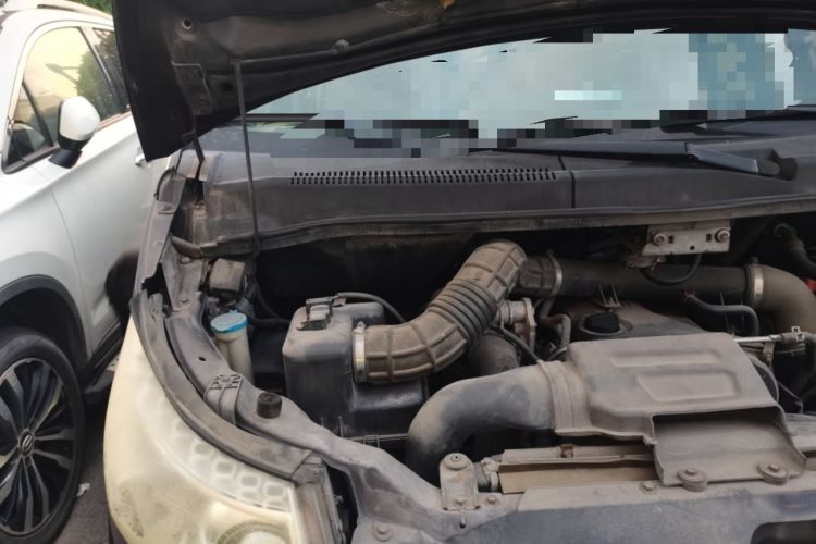 Used JAC Group Refine M5 2013 2.0T Gasoline Automatic Business Edition Engine Bay Right