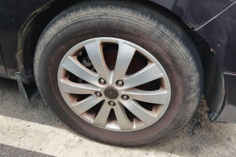 Used JAC Group Refine M5 2013 2.0T Gasoline Automatic Business Edition Right Front Wheel Hub