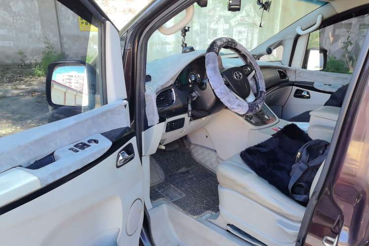 Used JAC Group Refine M5 2013 2.0T Gasoline Automatic Business Edition Driver Seat