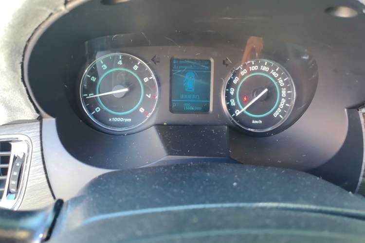 Used JAC Group Refine M5 2013 2.0T Gasoline Automatic Business Edition Odometer Close Up