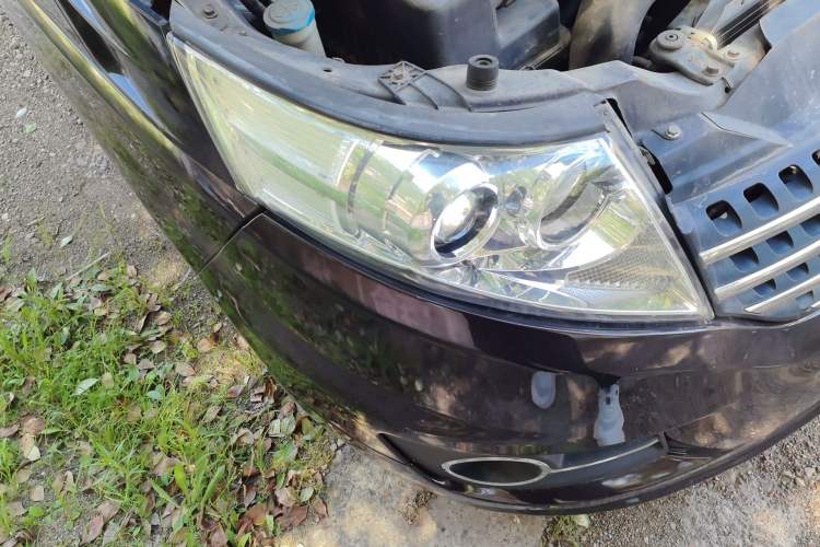 Used JAC Group Refine M5 2013 2.0T Gasoline Automatic Business Edition Right Front Headlight