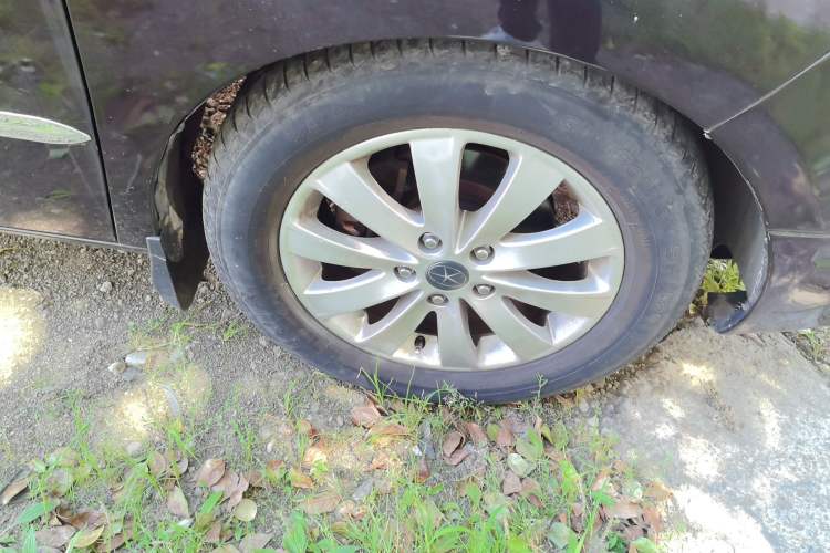 Used JAC Group Refine M5 2013 2.0T Gasoline Automatic Business Edition Right Front Wheel Hub
