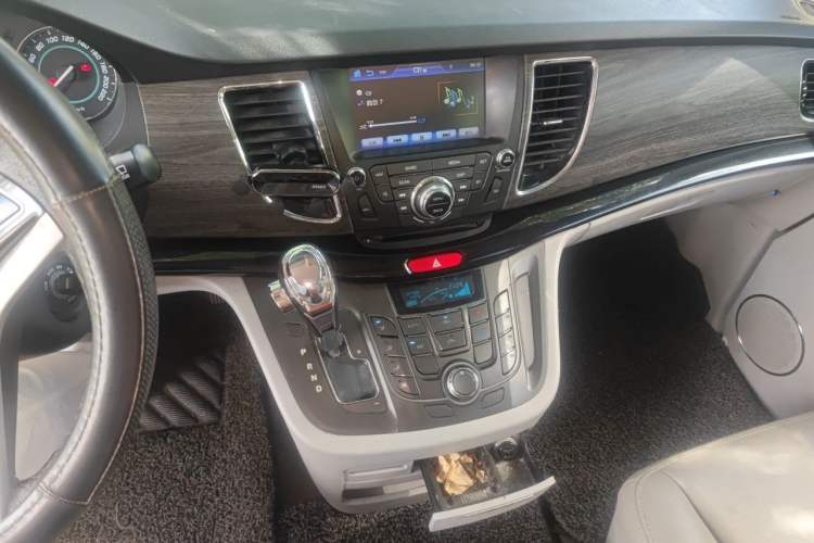 Used JAC Group Refine M5 2013 2.0T Gasoline Automatic Business Edition Audio And AC Panel