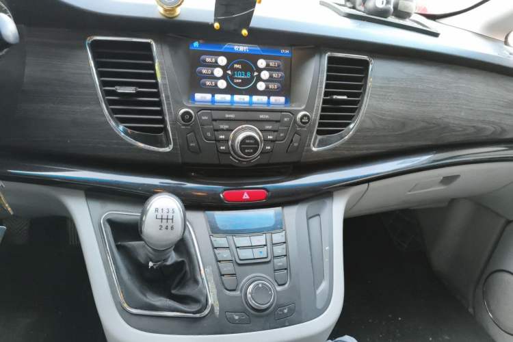 Used JAC Group Refine M5 2013 2.0T Gasoline Manual Business Edition Audio And AC Panel