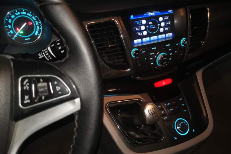Used JAC Group Refine M5 2013 2.0T Gasoline Manual Business Edition Audio And AC Panel