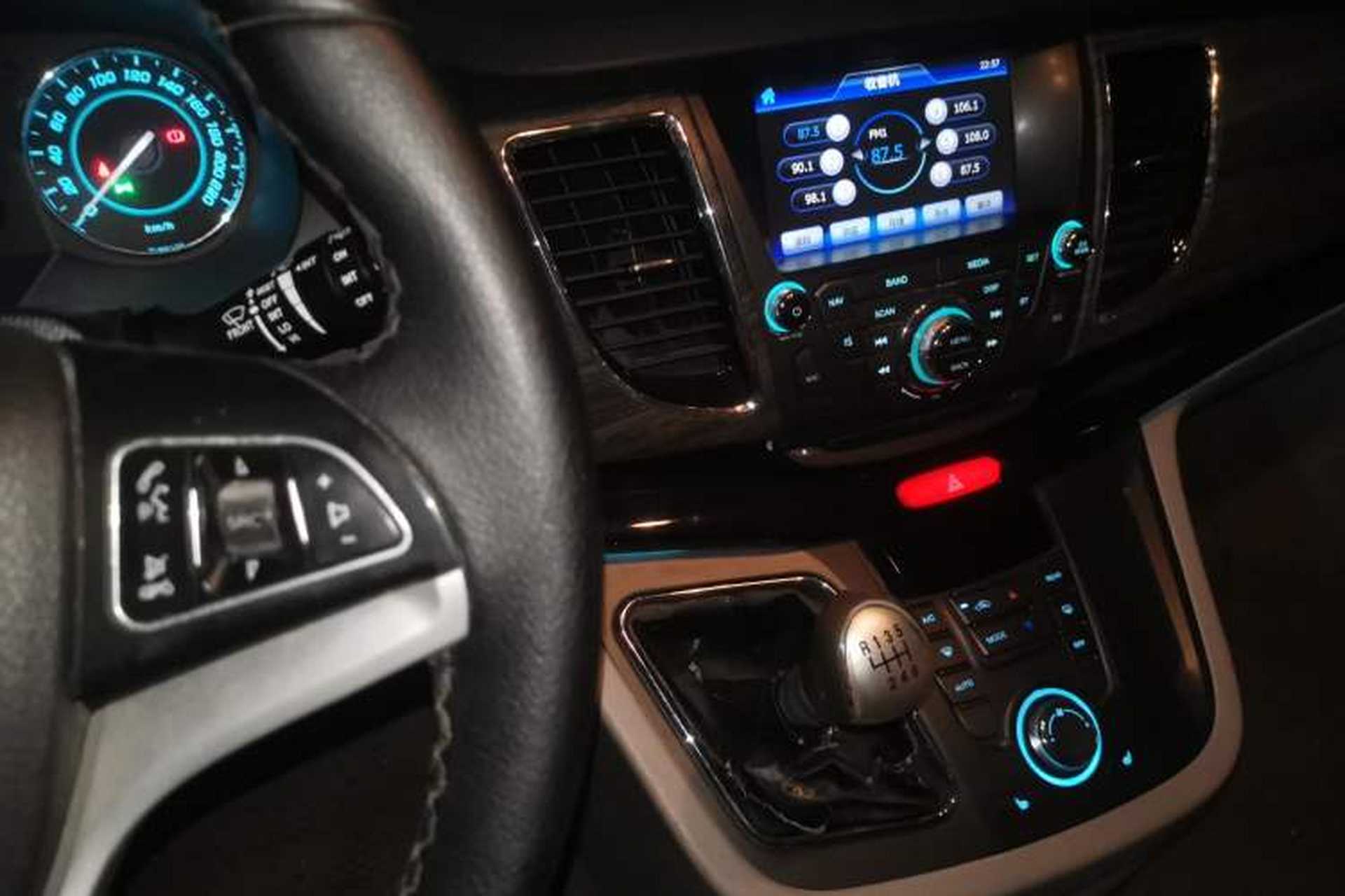 Used JAC Group Refine M5 2013 2.0T Gasoline Manual Business Edition Audio And AC Panel