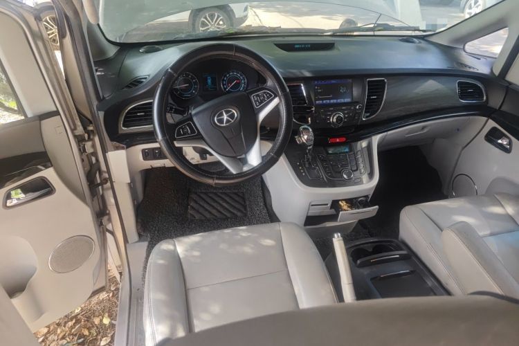 Used JAC Group Refine M5 2013 2.0T Gasoline Automatic Business Edition Center Console