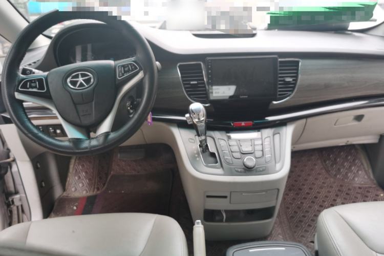 Used JAC Group Refine M5 2013 2.0T Gasoline Automatic Business Edition Center Console