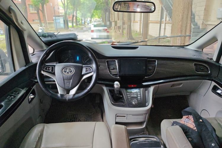 Used JAC Group Refine M5 2013 2.0T Gasoline Manual Business Edition Center Console