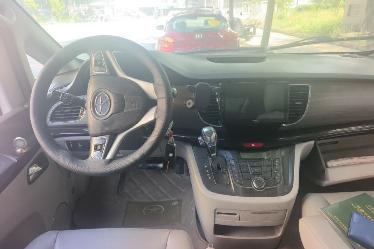 Used JAC Group Refine M5 2013 2.0T Gasoline Automatic Business Edition Center Console