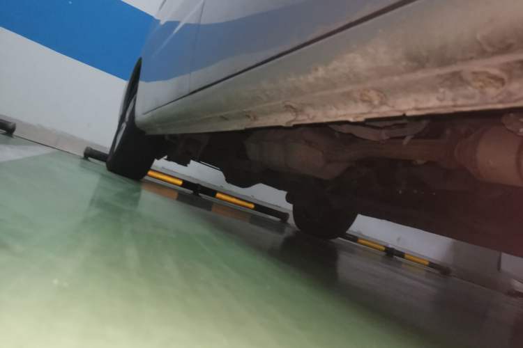 Used JAC Group Refine M5 2013 2.0T Gasoline Manual Business Edition Chassis Front Right