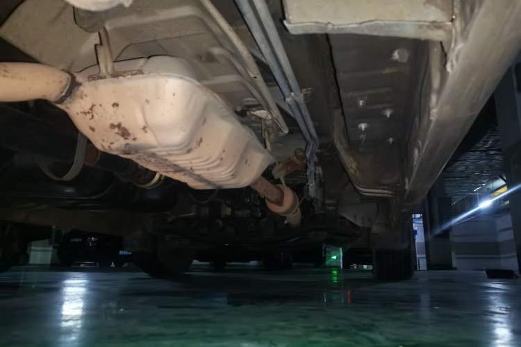 Used JAC Group Refine M5 2013 2.0T Gasoline Manual Business Edition Chassis Rear Right