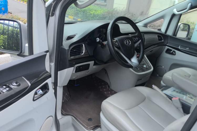 Used JAC Group Refine M5 2013 2.0T Gasoline Automatic Business Edition Driver Seat