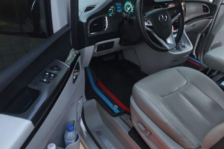Used JAC Group Refine M5 2013 2.0T Gasoline Automatic Business Edition Driver Seat