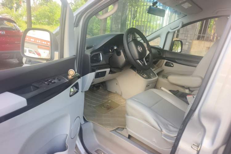 Used JAC Group Refine M5 2013 2.0T Gasoline Automatic Business Edition Driver Seat