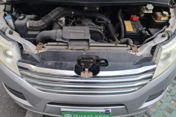 Used JAC Group Refine M5 2013 2.0T Gasoline Automatic Business Edition Engine Bay