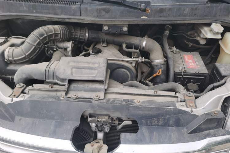 Used JAC Group Refine M5 2013 2.0T Gasoline Automatic Business Edition Engine Bay