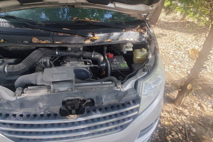 Used JAC Group Refine M5 2013 2.0T Gasoline Automatic Business Edition Engine Bay Left