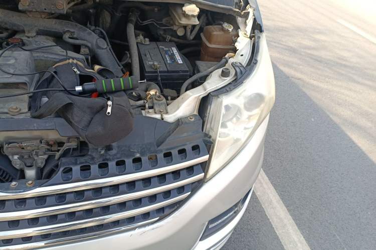 Used JAC Group Refine M5 2013 2.0T Gasoline Manual Business Edition Engine Bay Left