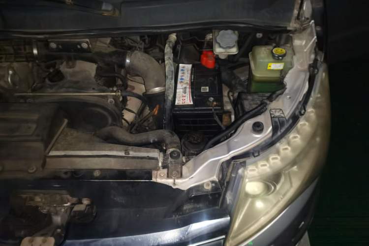 Used JAC Group Refine M5 2013 2.0T Gasoline Manual Business Edition Engine Bay Left