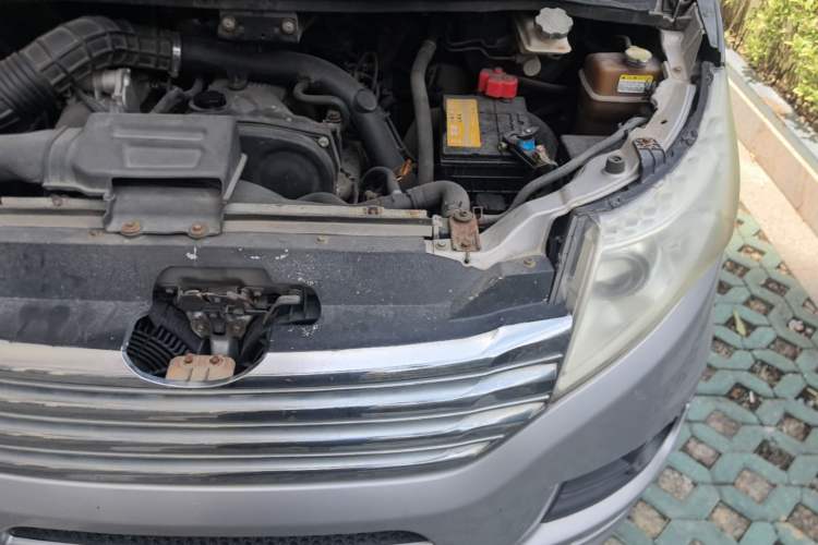 Used JAC Group Refine M5 2013 2.0T Gasoline Automatic Business Edition Engine Bay Left