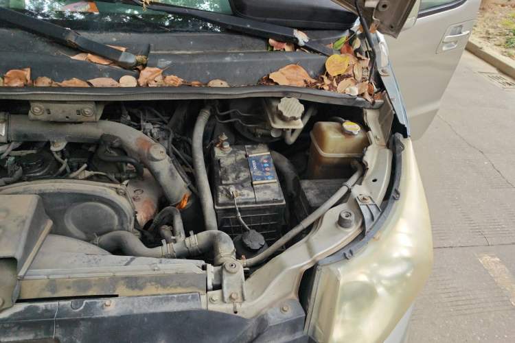 Used JAC Group Refine M5 2013 2.0T Gasoline Manual Business Edition Engine Bay Left