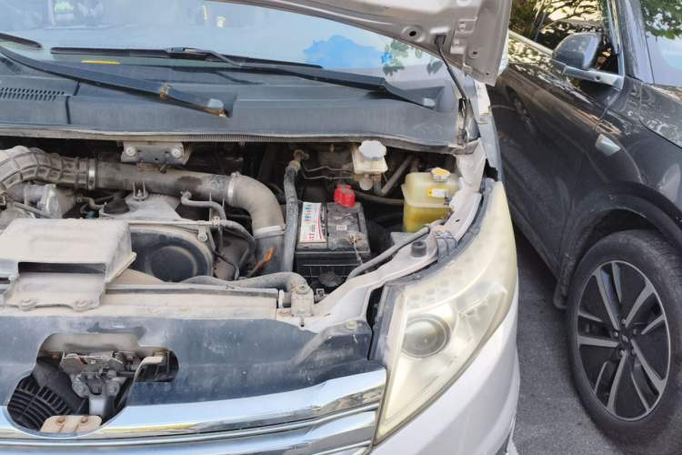 Used JAC Group Refine M5 2013 2.0T Gasoline Manual Business Edition Engine Bay Left
